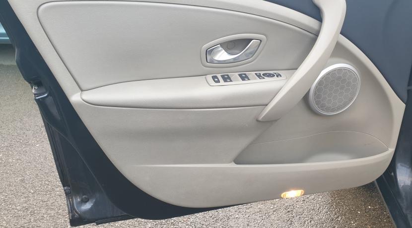 Renault Megane 3 Estate III ESTATE 1.5 DCI 110 FAP CARMINAT TOMTOM EURO5