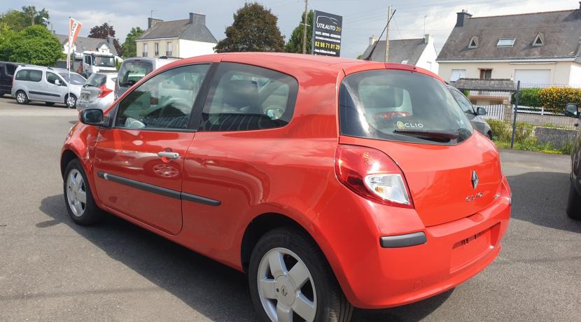 Renault Clio 3 III 1.5 DCI 105 DYNAMIQUE 3P